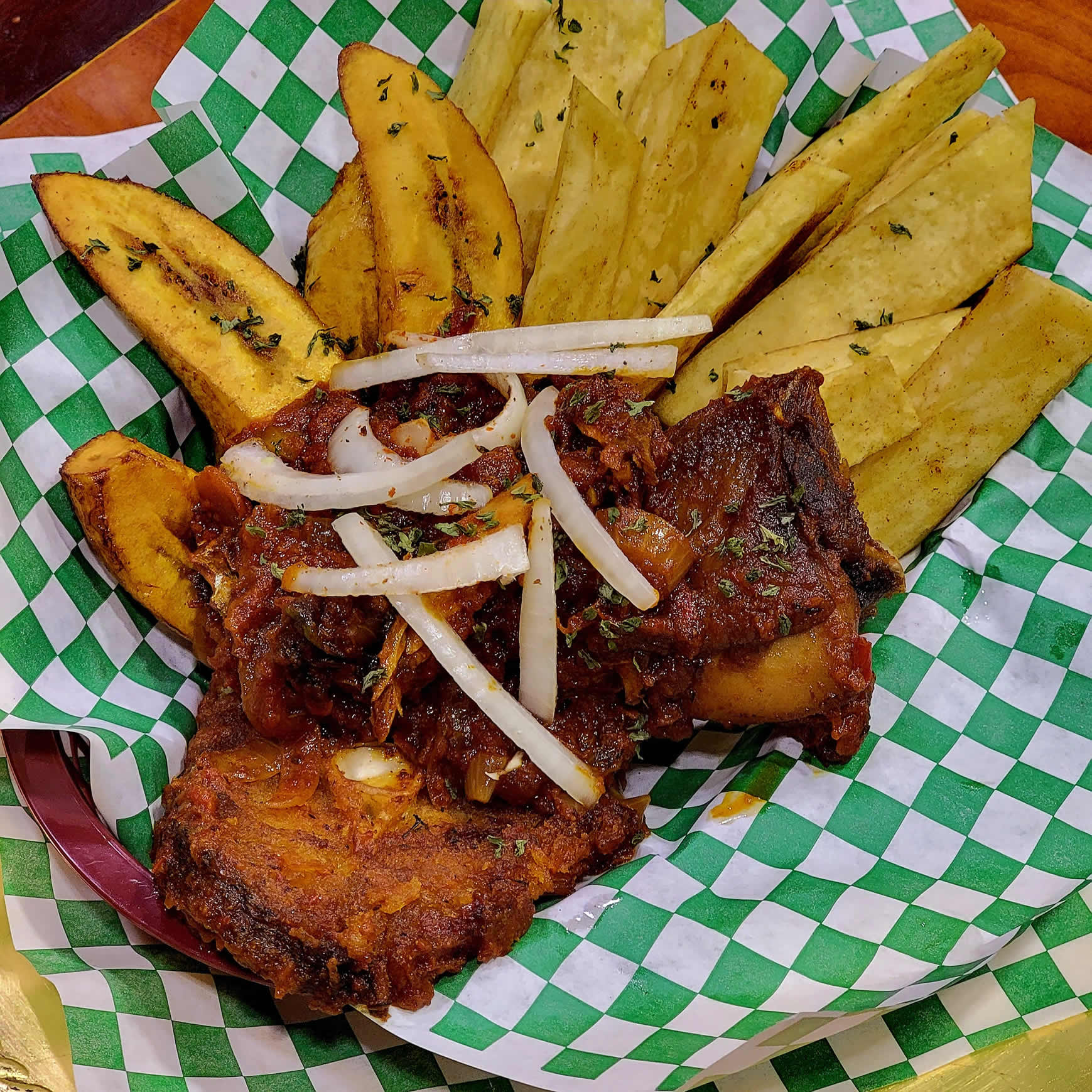 Fried yam and plantain with pepper sauce with fried fish or chicken